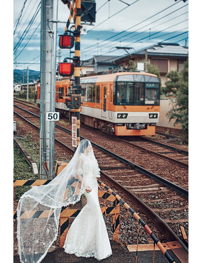 日本旅拍婚纱照需要准备什么 下雨天拍婚纱照也可以很美