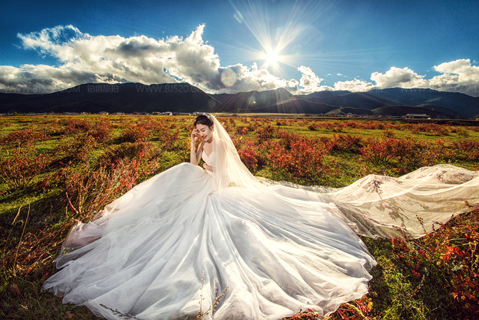 香格里拉婚纱摄影工作室介绍 拍婚纱照可以选择什么服装？