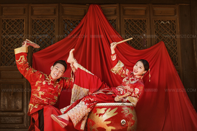 拍婚纱照中国风好还是自然风好？