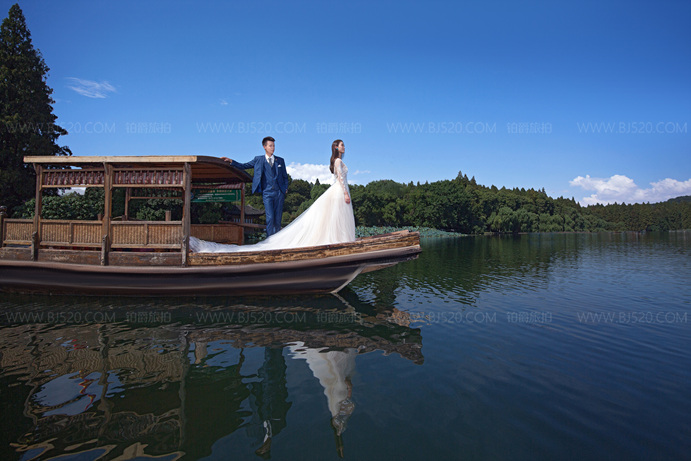 拍水下婚纱照价格是多少钱？杭州婚纱摄影攻略