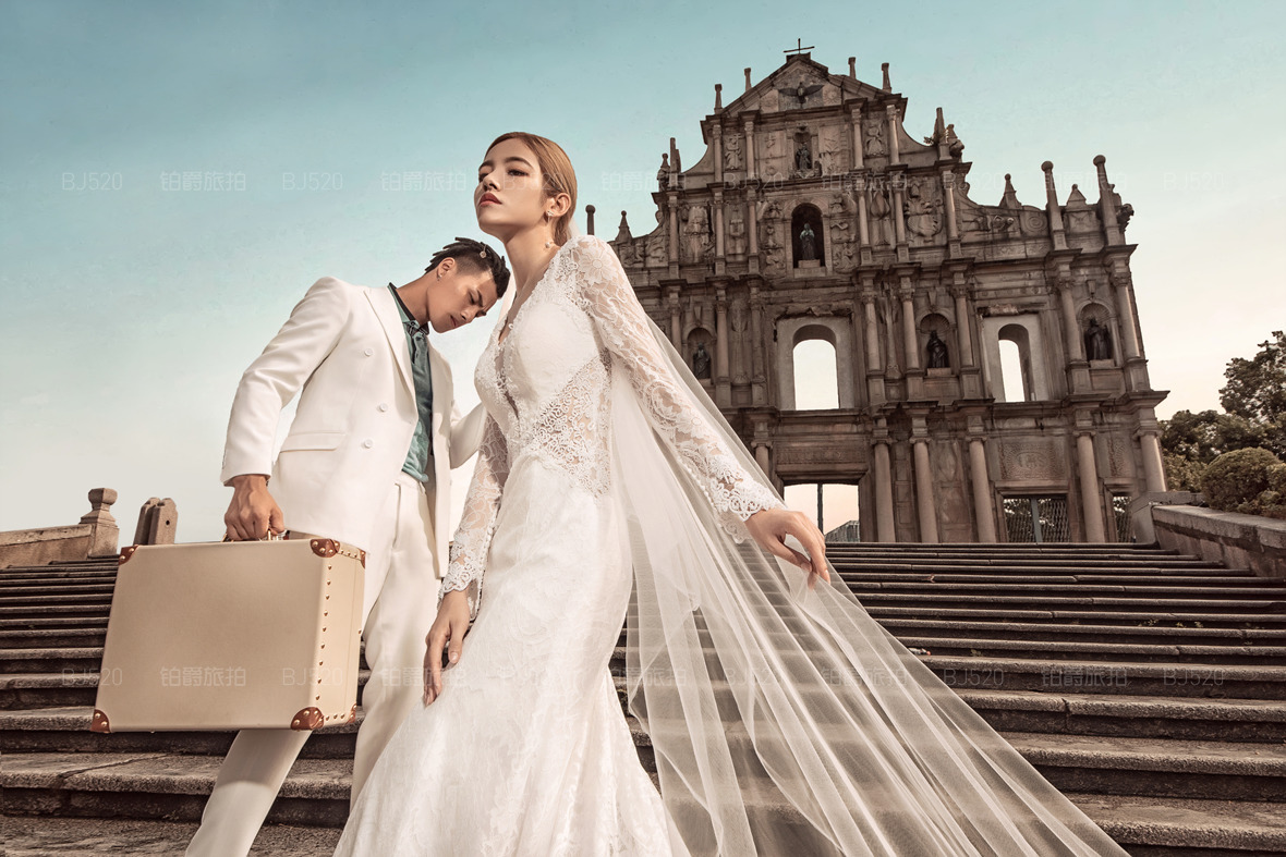 去世界著名的教堂旅拍婚纱照