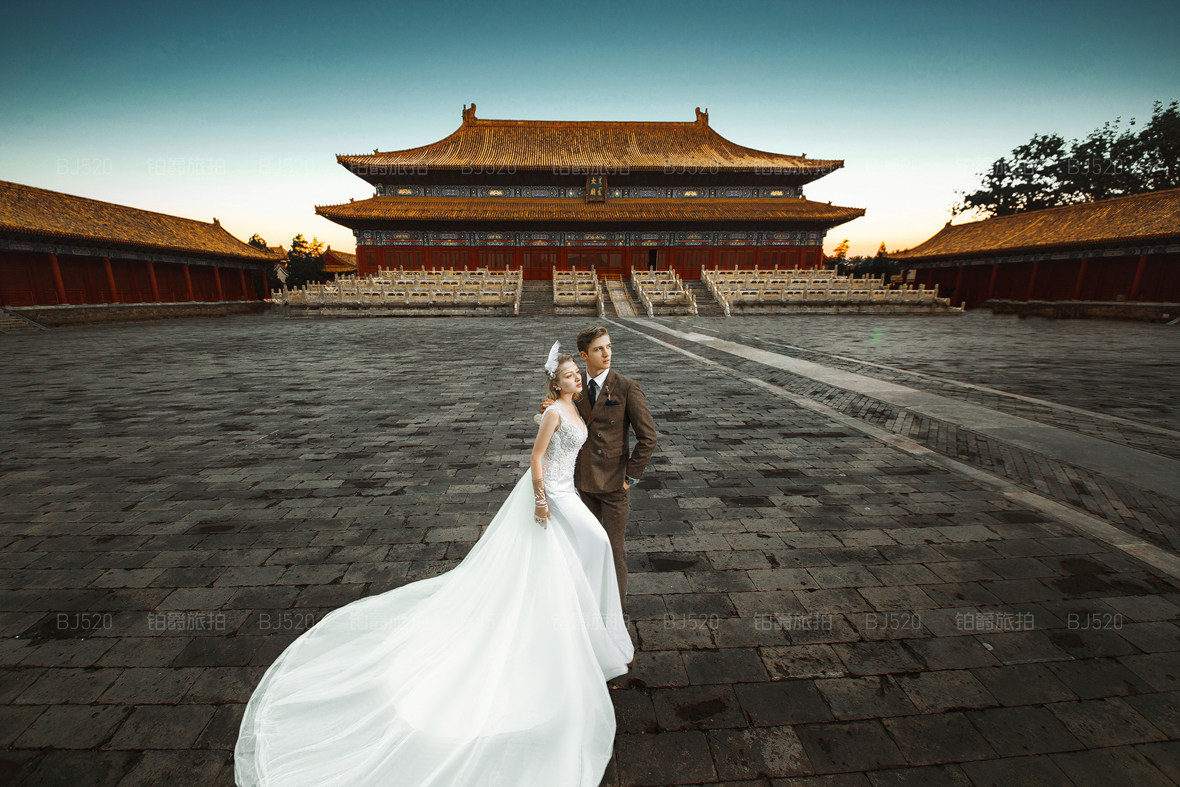 在北京拍一组婚纱照多少钱？北京拍婚纱照有哪些景点