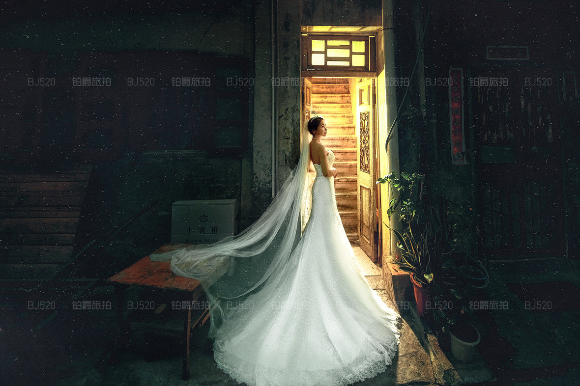 上海拍婚纱照多少钱？上海婚纱摄影团购需要注意什么？