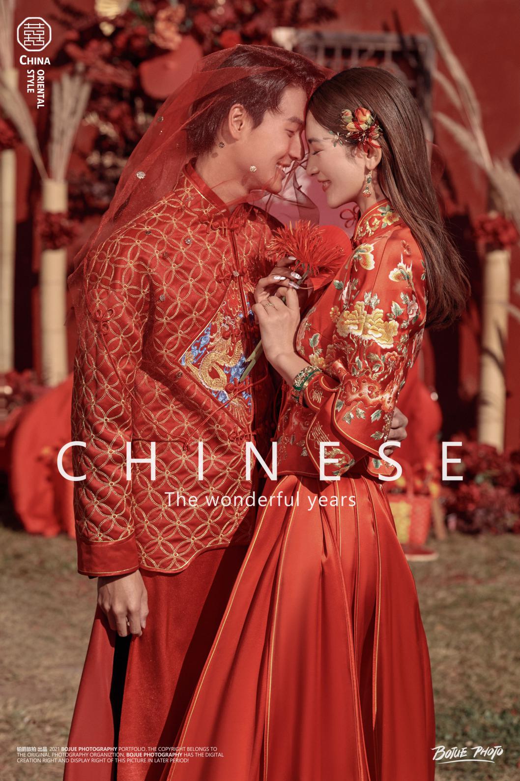 执此扇，诉情思，中式婚纱照里的这三款扇子最流行！