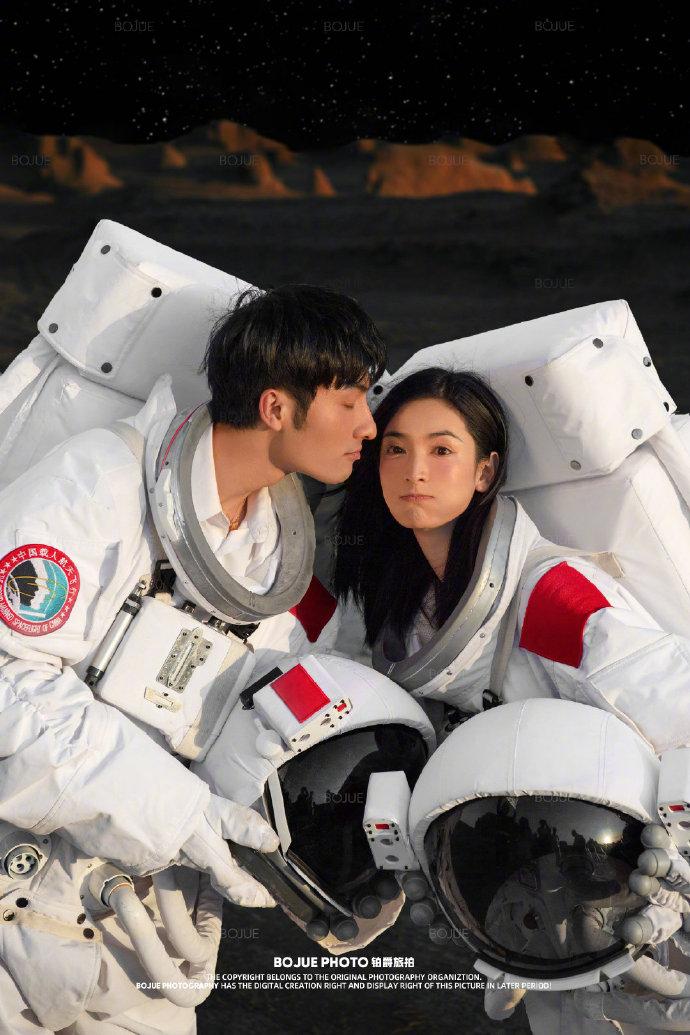 《独行月球》演绎宇宙级浪漫,铂爵旅拍为爱造一个“宇宙”